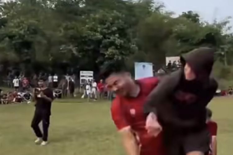 Viral Pemain Bola Tarkam di Bogor Dihajar Suporter, Polisi: Korban Sudah Visum