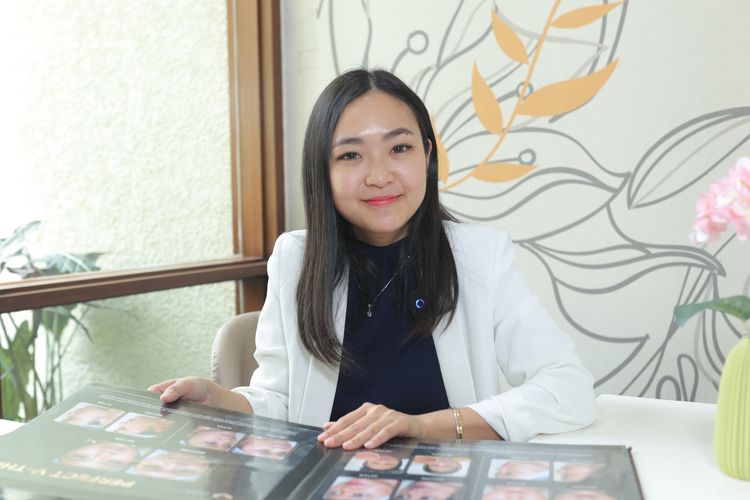 Ahli estetika dr.Evelyn Anggun dari klinik Skin Evo.