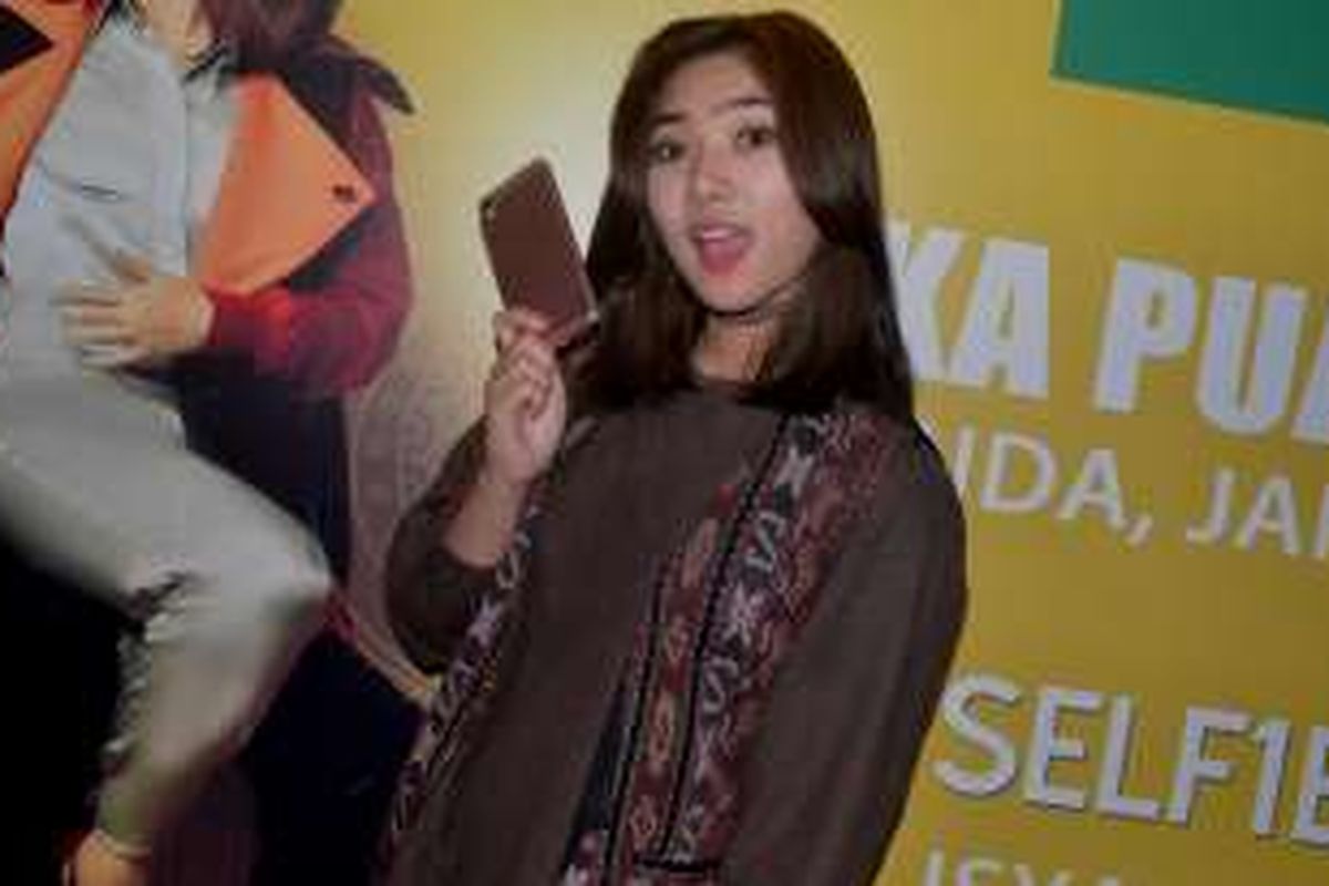 Isyana Sarasvati hadir dalam acara buka puasa bersama Oppo di Jakarta pada Senin (20/6/2016).