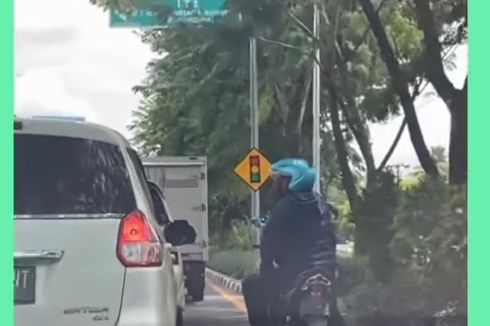 Modus Pengendara Motor Ketok Kaca Mobil Minta Uang, Jangan Kasih Celah