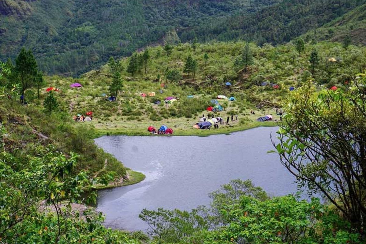 Danau Tanralili yang berada di kaki Gunung Bawakaraeng.
