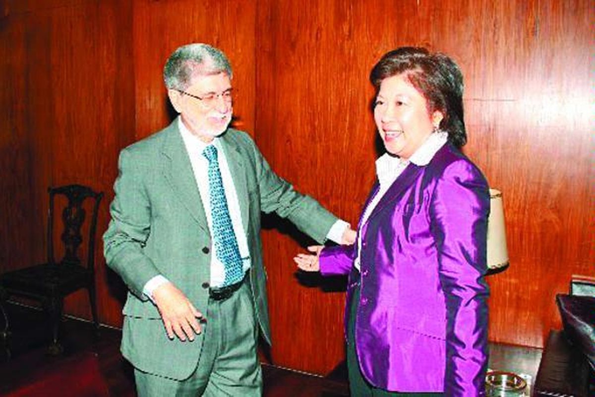 Dalam rangka meningkatkan kerja sama perdagangan dan investasi RI-Brasil, Menteri Perdagangan RI Mari Elka Pangestu pada 31 Juli-Agustus 2008 berkunjung ke Brasil. Mari bertemu dengan Menteri Luar Negeri Brasil Celso Amorim, salah satu tokoh pendobrak kesemena-menaan negara maju di Organisasi Perdagangan Dunia (WTO).  