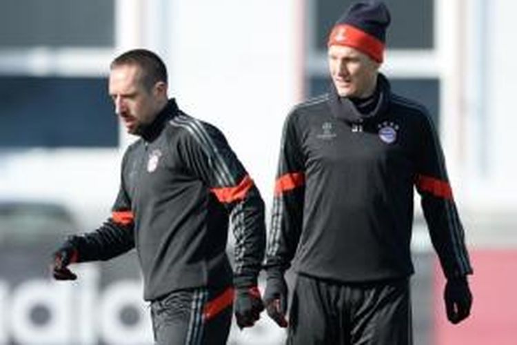 Dua gelandang Bayern Muenchen, Franck Ribery (kiri) dan Bastian Schweinsteiger (kanan).