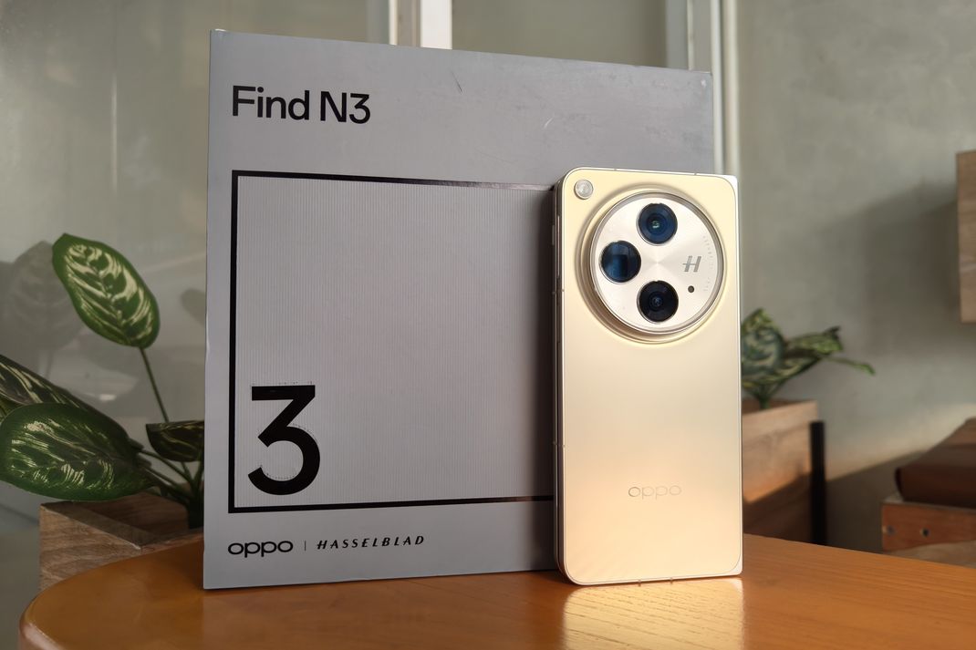 Oppo Find N3 bersama kotak penjualannya