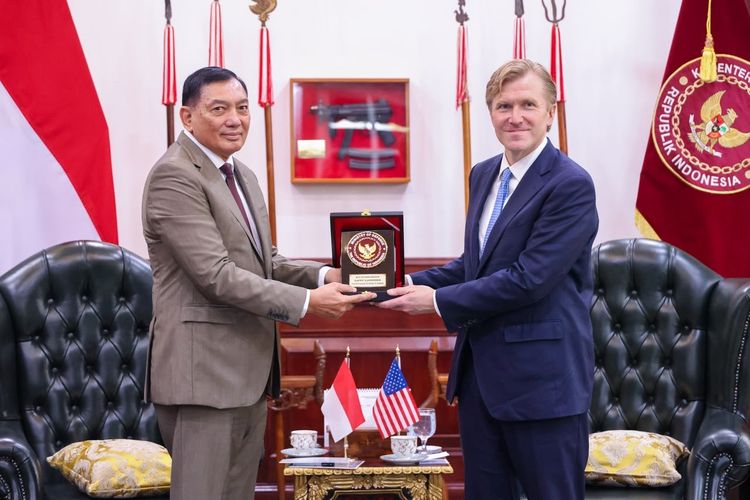 Sjafrie Bertemu Colby, Kemhan Pastikan Tak Bahas Pangkalan Militer AS di RI