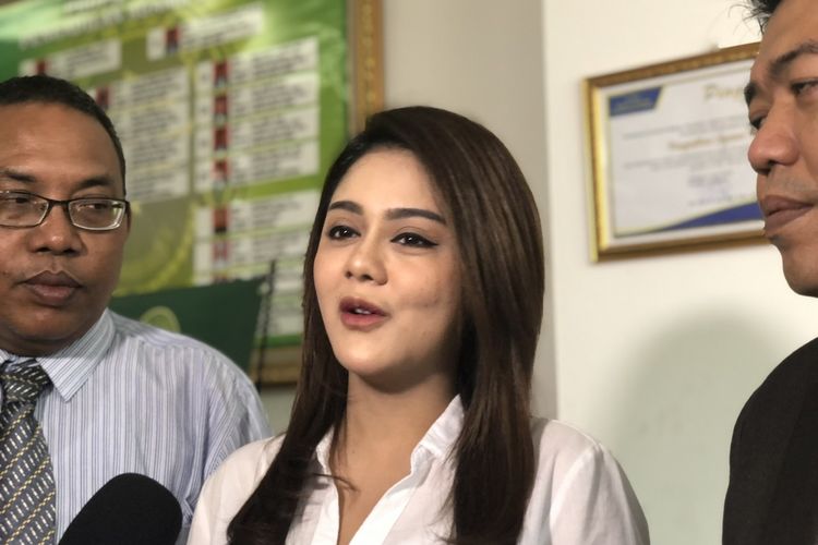 Jenita Janet saat ditemui di Pengadilan Agama Bekasi, Senin (17/12/2019). 