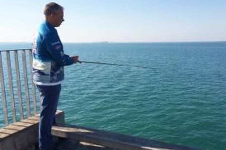 Menteri tama Northern Territory, Adam Giles membuka kompetisi dengan ikut memancing di Darwin untuk mempromosikan kawasan tersebut sebagai lokasi wisata memancing.