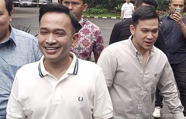Ruben Onsu bersama adiknya, Jordi Onsu serta kuasa hukum, Minola Sebayang saat ditemui di Ditkrimsus Polda Metro Jaya, Jakarta Selatan, Kamis (6/2/2020). 