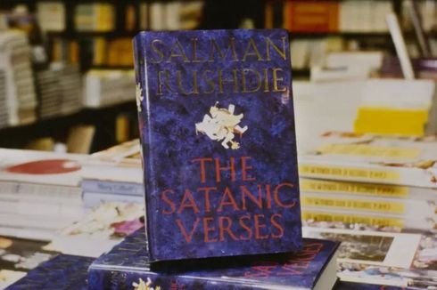 Buku Ayat-ayat Setan Salman Rushdie Puncaki Best Seller di Amazon
