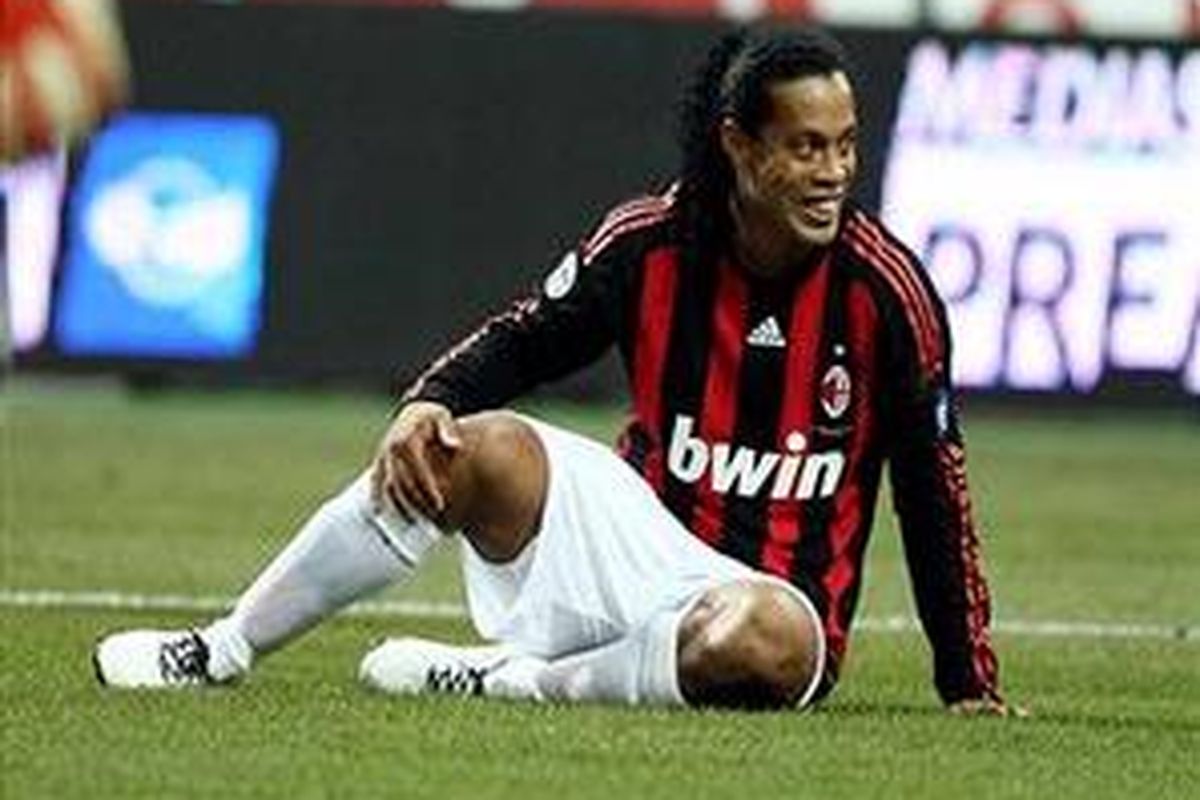 Gelandang AC Milan, Ronaldinho.
