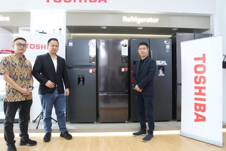 Peluncuran tiga produk kulkas dua pintu terbaru dari Toshiba. 