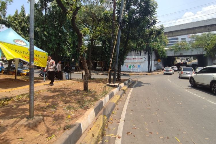 2 pos pantau didirikan di lokasi rawan tawuran antarkelompok di Manggarai, Tebet, Jakarta Selatan. Tawuran sebelumnya pecah pada Minggu (18/9/2022) malam.