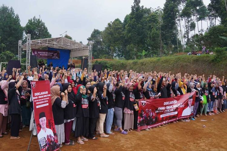 Gubernur Jawa Tengah Ganjar Pranowo mendapat dukungan untuk maju sebagai calon presiden pada Pemilihan Presiden (Pilpres) 2024. Dukungan tersebut dideklarasikan oleh kelompok Emak-Emak Militan di Bogor, Jawa Barat, Minggu (14/8/2022).