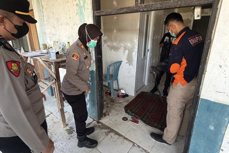Penemuan Mayat Membusuk di Toilet Bekas SMP Indramayu, Identitas Masih Misteri