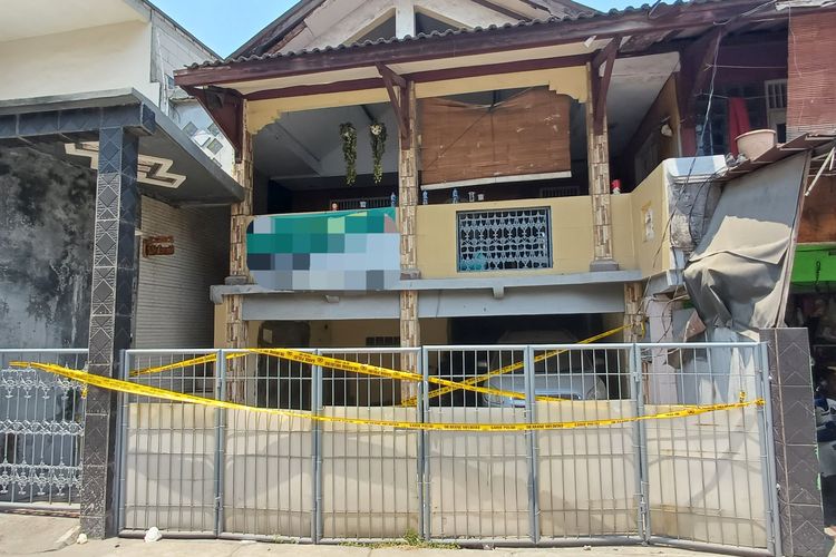 Kondisi rumah ditemukannya jasad ayah dan anak di Jalan Balai Rakyat, Koja, Jakarta Utara, Minggu (29/10/2023).