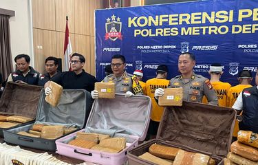 Kapolres Metro Depok Kombes Pol Abdul Waras dalam jumpa pers kasus narkoba pada Kamis (25/9/2025).