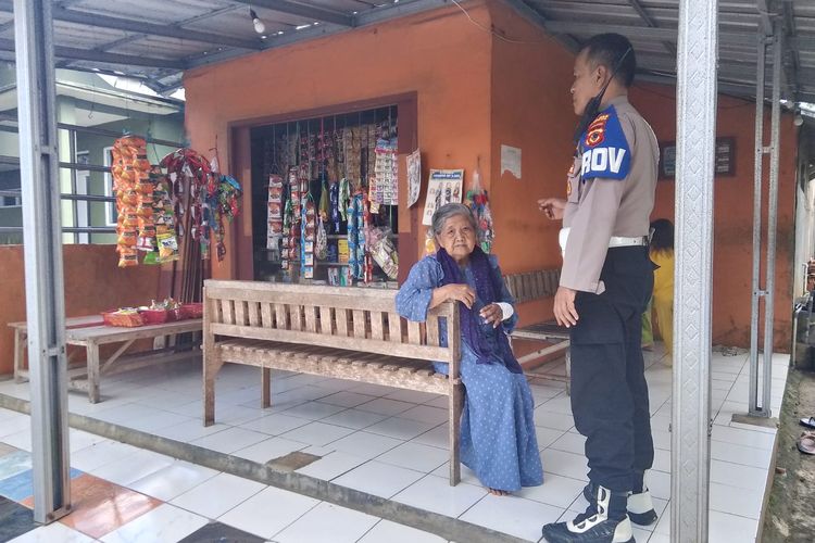 Nenek 82 Tahun di Sukabumi Jadi Korban Perampasan Dompet di Warungnya, Jutaan Rupiah Dibawa Kabur