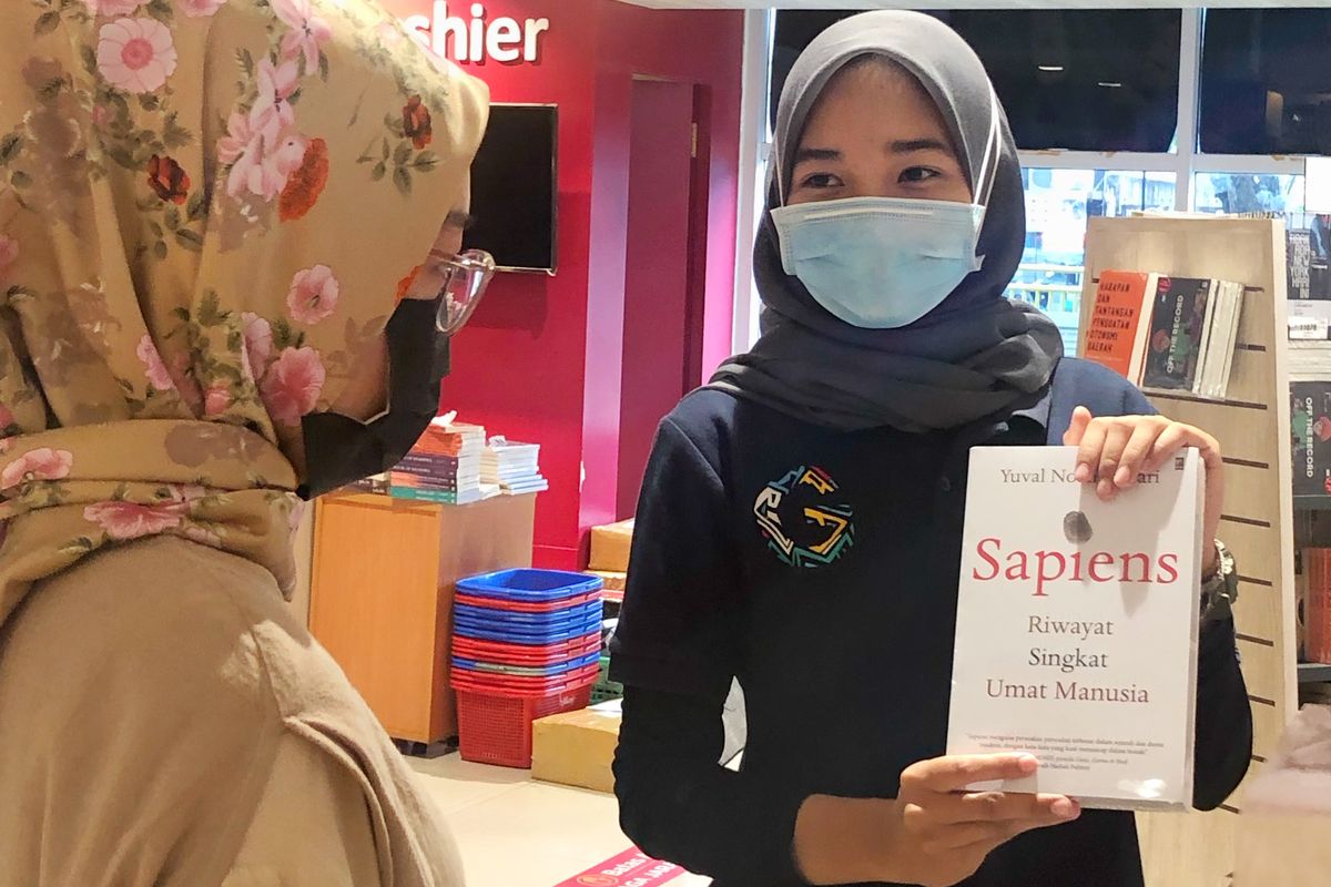 Sejak awal 2020 Gramedia telah menerapkan prosedur wajib protokol kesehatan sesuai panduan Kementerian Kesehatan RI. Prosedur ini berlaku untuk setiap pengunjung termasuk para karyawan.
