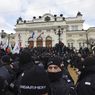 Protes Anti-Vaksin Covid-19 Bulgaria Rusuh, Massa Coba Menyerbu Gedung Parlemen