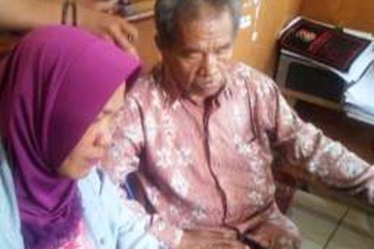 Makmur Hasugian dan istri, orang tua IAH saat memenuhi panggilan penyidik Polresta Medan, Selasa (30/8/2016)