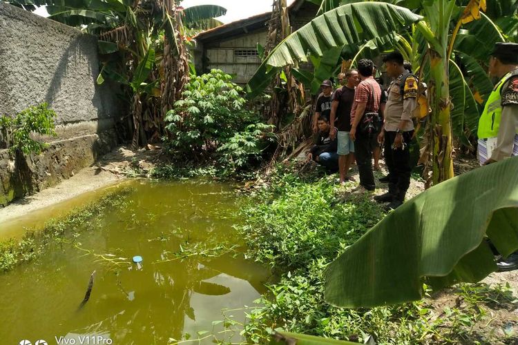 KS, anak berusia 3 tahun tewas tenggelam di kolam (blumbang) di samping rumah orang tuanya di Desa Tunggak, Kecamatan Toroh, Kabupaten Grobogan, Jawa Tengah, Rabu (13/12/2023).