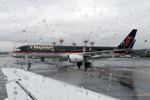 Jet Pribadi Donald Trump Disenggol Pesawat Lain Kala Sedang Parkir
