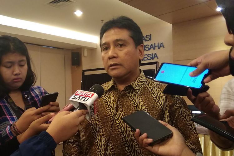 Ketua umum Apindo Haryadi Sukamdani saat diwawancarai media di Jakarta, Selasa (10/12/2019). Pengusaha ungkap penyebab badai PHK karyawan belum usai.