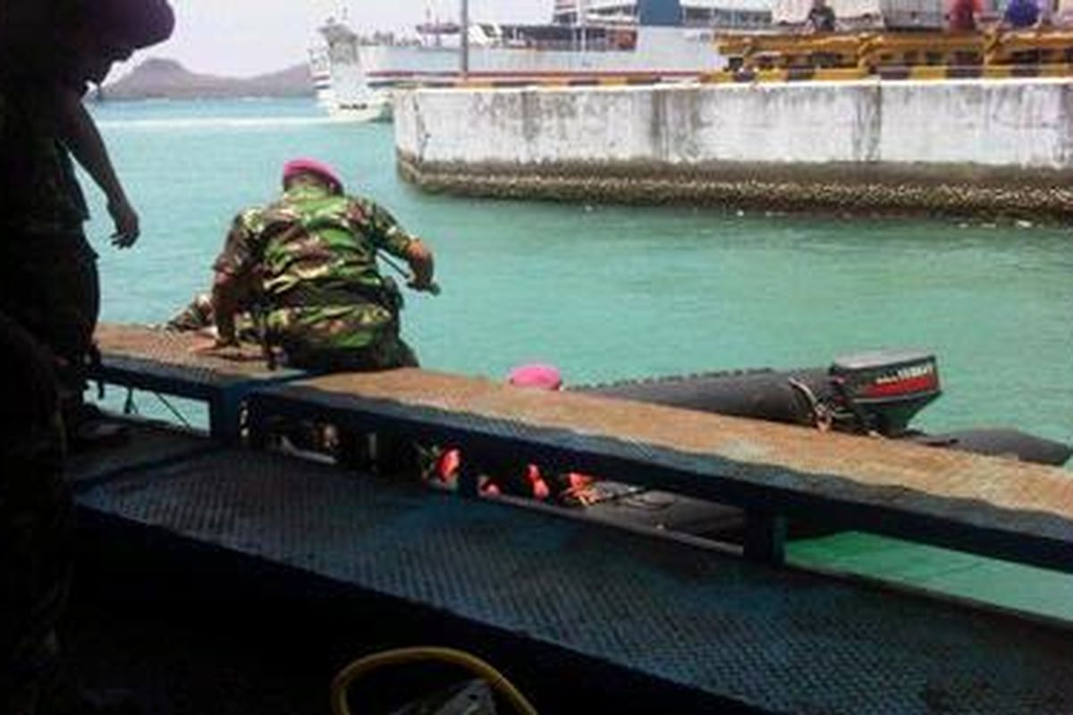 Uupaya evakuasi korban KM Bahuga Jaya di bakauheni, Kamis (27/9/2012).