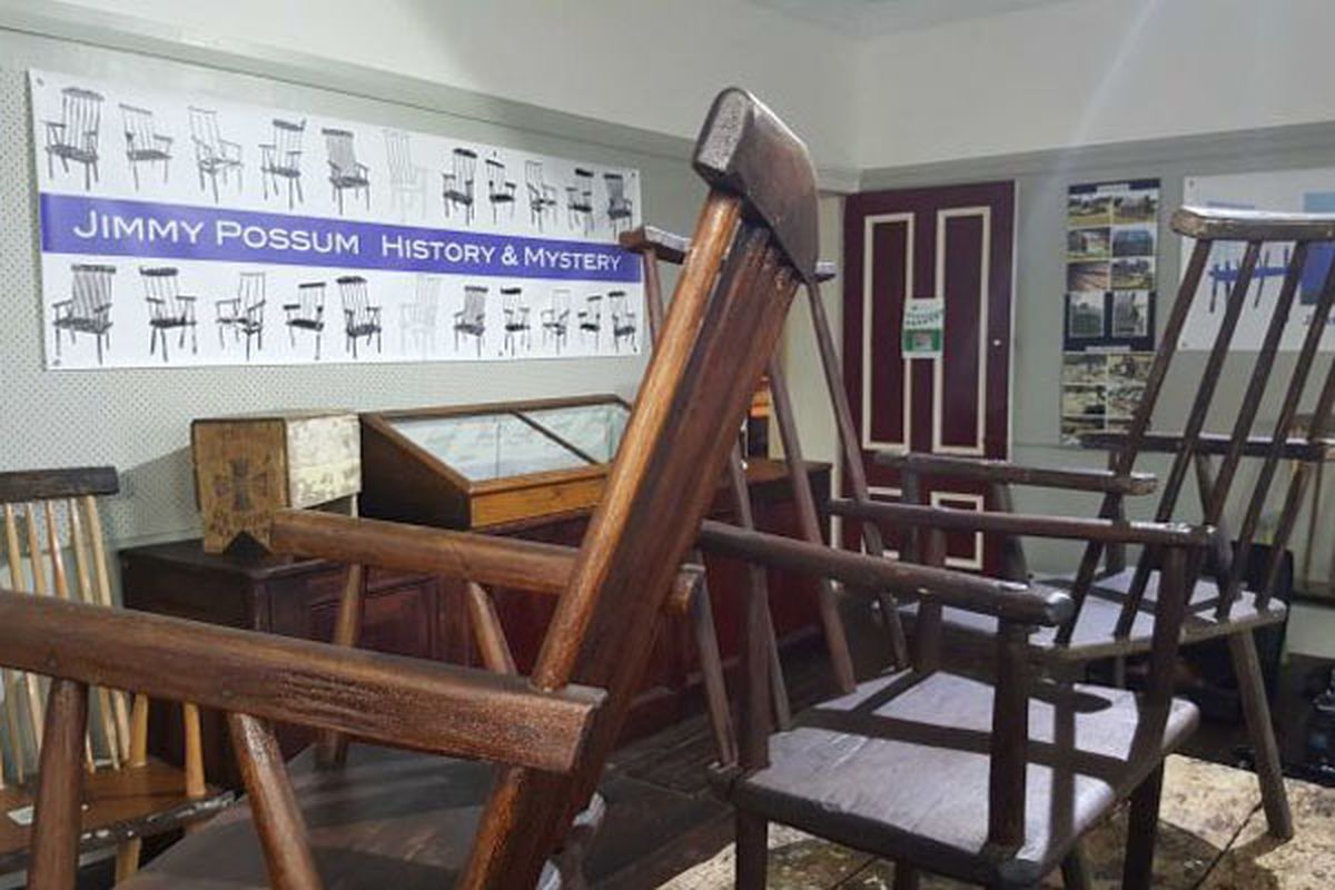 Pameran kursi Jimmy Possum di Museum Deloraine dan District Folk adalah pertunjukan publik pertama dari kursi ini selama hampir 40 tahun terakhir.