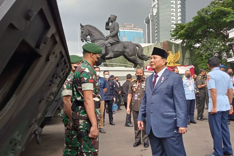 Menhan Prabowo Subianto usai memimpin Rapat Pimpinan (Rapim) Kementerian Tahun 2022 pada hari kedua di Kemenhan, Jakarta, Kamis (20/1/2022).