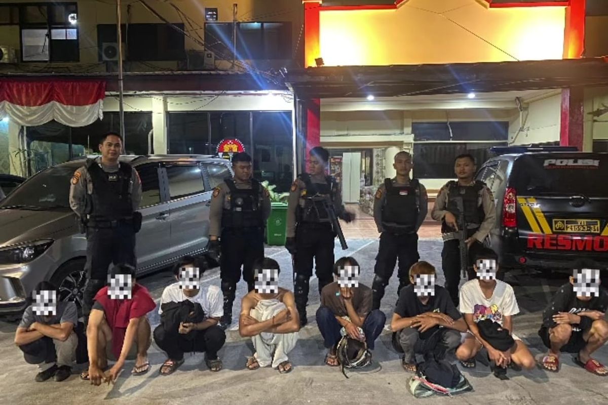 Sebanyak delapan remaja yang hendak tawuran membawa senjata tajam diamankan polisi di Jalan Lebak Bulus Raya, Kecamatan Kebayoran Lama, Jakarta Selatan, Sabtu (22/7/2023) pagi.