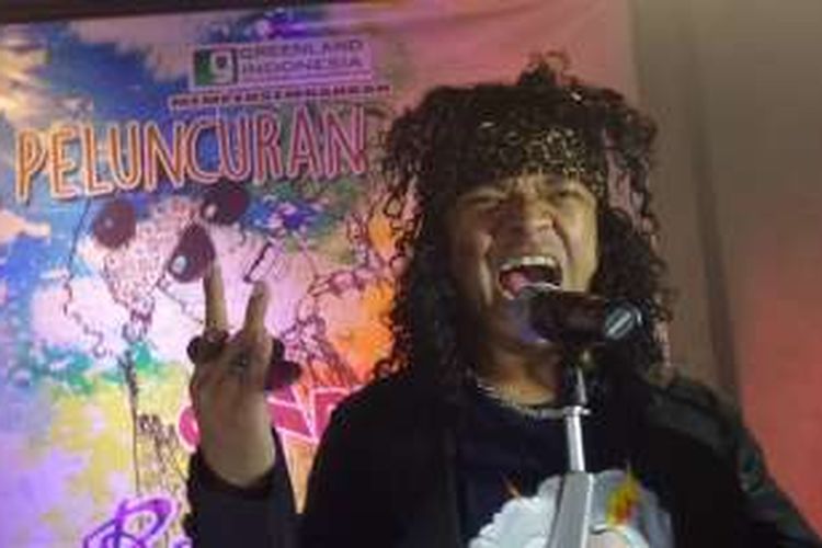 Vokalis rock Dian Dipa Chandra, yang dikenal sebagai Candil, merilis album bertajuk Rockalisasi di Kafein Barresca, di kawasan Blok M, Jakarta Selatan, Rabu (27/4/2016) malam.