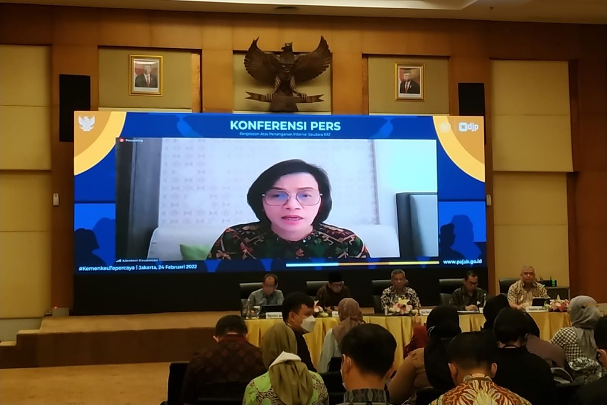 Menteri Keuangan (Menkeu) Sri Mulyani secara virtual melalui kantor Ditjen Pajak, Jakarta, Jumat, (24/2/2023).