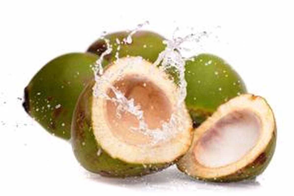 Air kelapa hijau adalah sumber alami dari elektrolit.