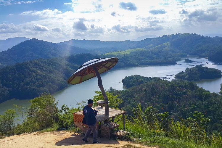 Pesona alam di Geopark Pegunungan Meratus, Kalimantan Selatan.