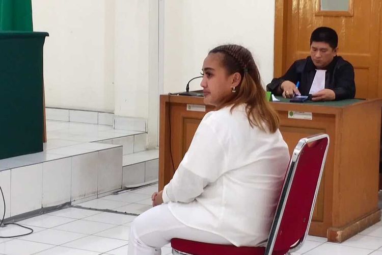 Lina Mukherjee saat menjalani sidang di Pengadilan Negeri Palembang, Selasa (15/8/2023).
