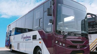 Warga Keluhkan Sistem Booking Royaltrans, Pengguna Menumpuk di Luar padahal Bus Kosong