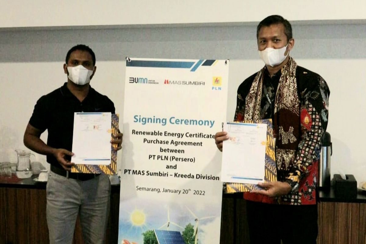 PT PLN (Persero) dan perusahaan tekstil PT MAS Sumbiri melakukan penandatanganan kesepakatan pembelian Sertifikat Energi Baru Terbarukan (EBT).