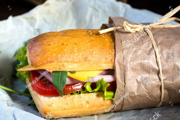 Ilustrasi sandwich yang dibungkus kertas khusus