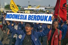 Ratusan Mahasiswa Membubarkan Diri dari Depan Gedung DPR RI