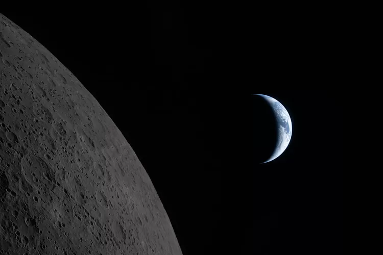 Artemis II juga membagikan momen Earthrise, yakni saat Bumi muncul dari balik lengkungan Bulan.