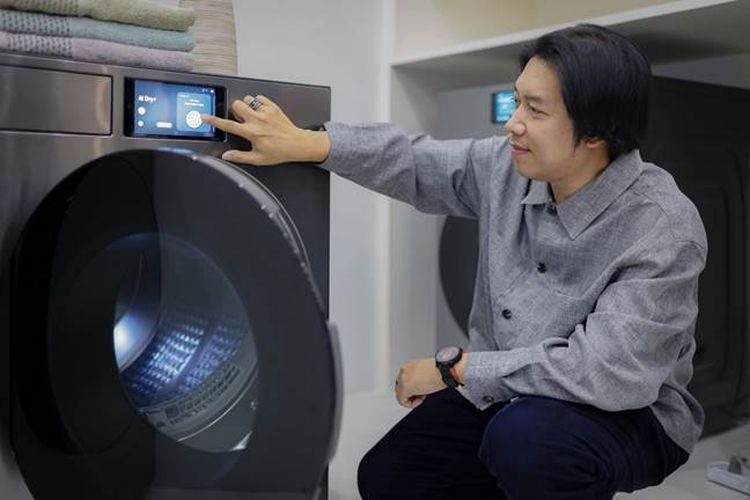Samsung memamerkan mesin cuci pintar terbaruyna di Southeast Asia Tech Seminar 2025 di Bangkok, Thailand, pada 20 Juni 2025 lalu.