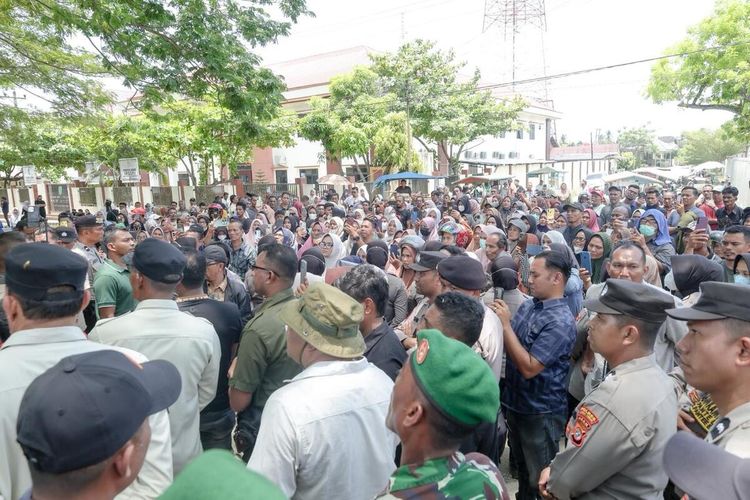 Ibu-ibu Penyintas Banjir Aceh Timur Demonstrasi, Ini 5 Tuntutannya