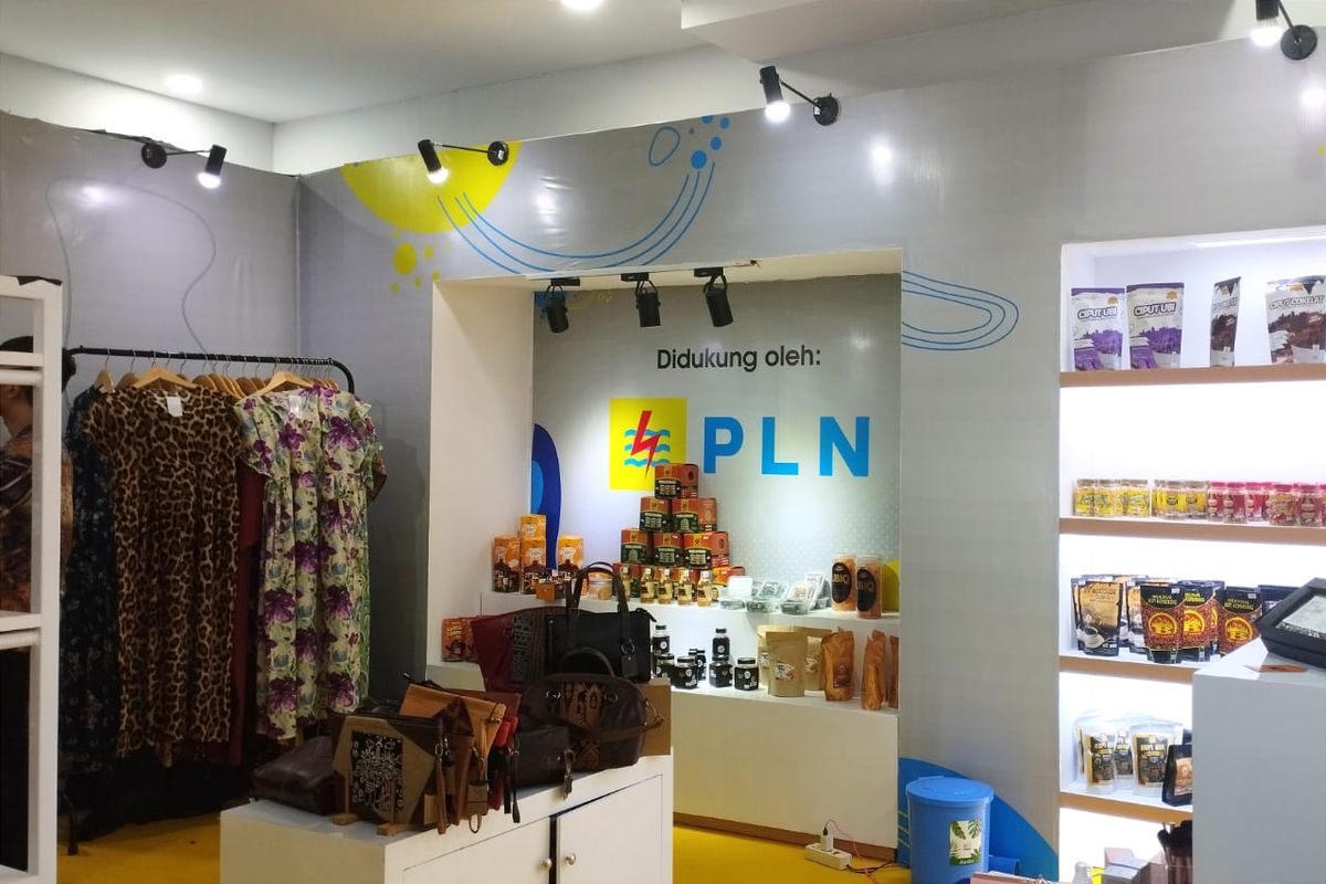 Ragam produk yang ditampilkan dalam pameran 'Bazar UMKM untuk Indonesia' bagian unit binaan PLN. Sarinah, Thamrin (22/9/2023).