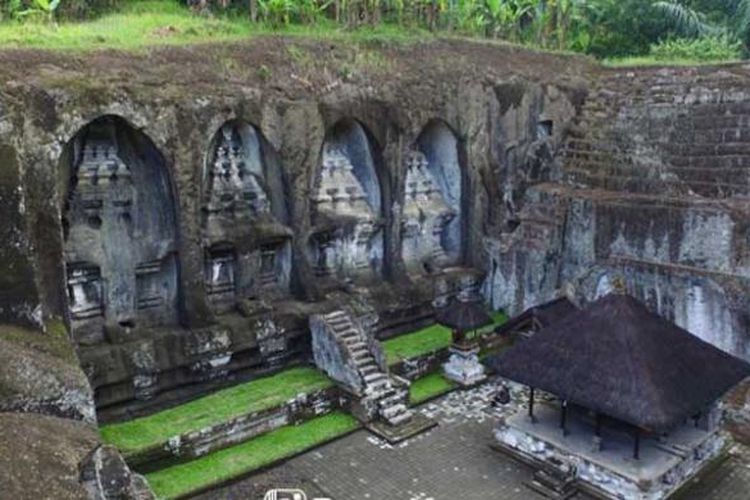 Candi Gunung Kawi di Desa Tampaksiring, Kecamatan Tampaksiring, Kabupaten Gianyar, Bali.