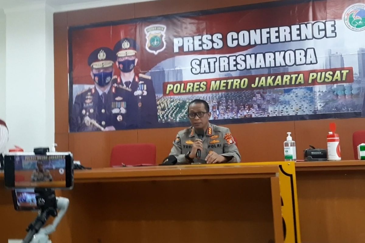 Kabid Humas Polda Metro Jaya, Kombes Pol Yusri Yunus saat memberikan keterangan pers di Polres Metro Jakarta Pusat, Rabu (21/4/2021)