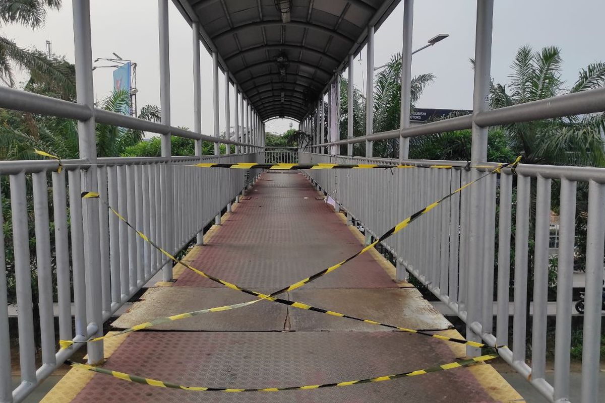 Kondisi Jembatan Penyeberangan Orang (JPO) di Jalan Daan Mogot, Jakarta Barat, Jumat (30/6/2023) 
