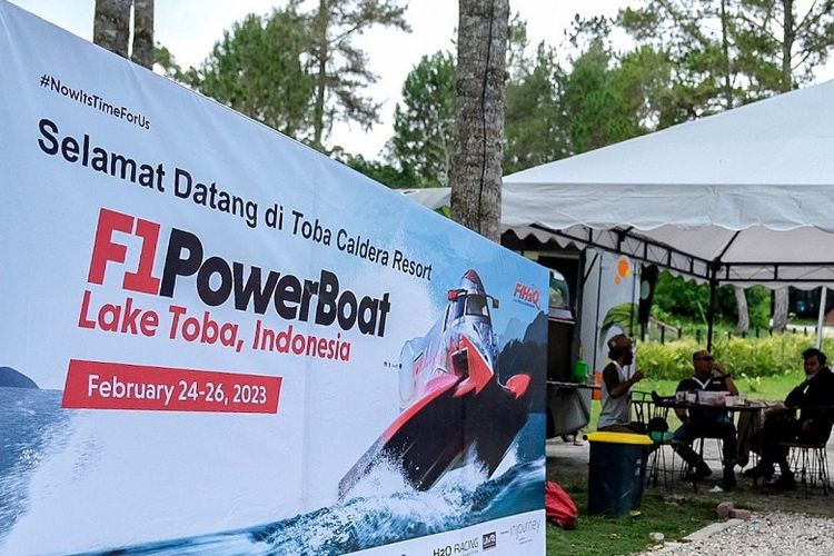 Kemenparekraf adakan nobar F1 PowerBoat untuk masyarakat sekitar Danau Toba.