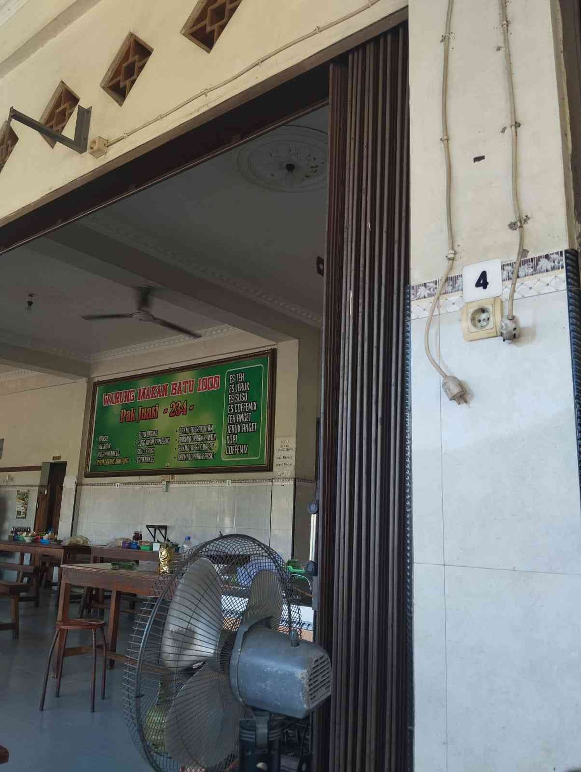 Warung Makan Bakso Batu Seribu (Sumber: Dokumentasi Pribadi Penulis)