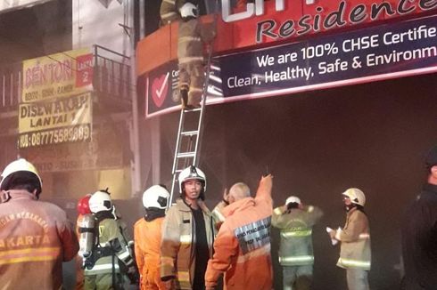 Hotel City Icon Residence Mangga Besar Terbakar, 6 Orang Dilarikan ke Rumah Sakit